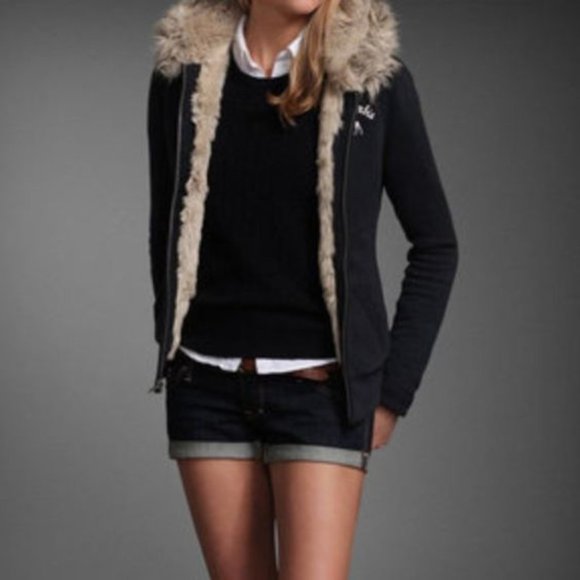 Gucci Gloves scarf, Chanel tights, Mulberry bag - Picture 12 of 16